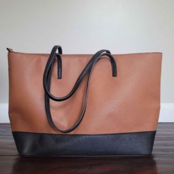 Guess Tote Purse - Picture 3 of 9